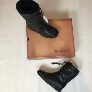 *NWT* Blondo Nestle Wedge Black Bootie